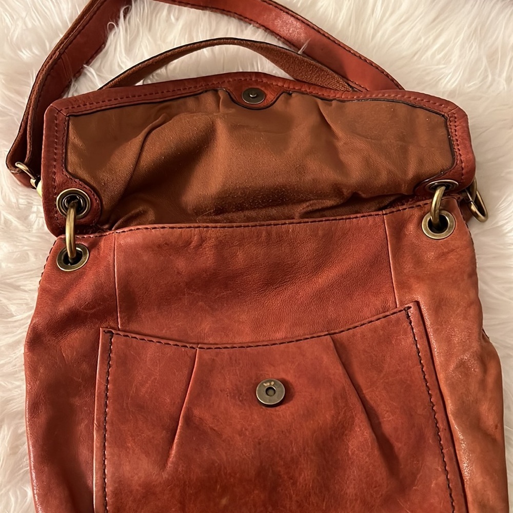 SOLD- Fossil brown leather medium crossbody bag/ shoulder bag/ multi use bag - Picture 6 of 12